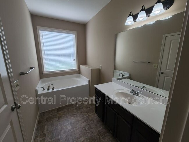 Building Photo - 1 Redwolf Ln