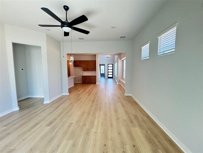 Building Photo - 2204 Spokane Dr