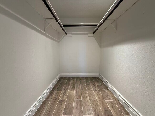 Building Photo - 10555 Turtlewood Ct