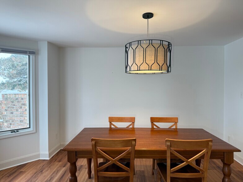 Building Photo - 140 Niagara Shore Dr