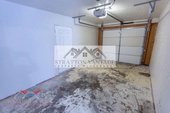 Building Photo - 11033 N Geronimo Dr