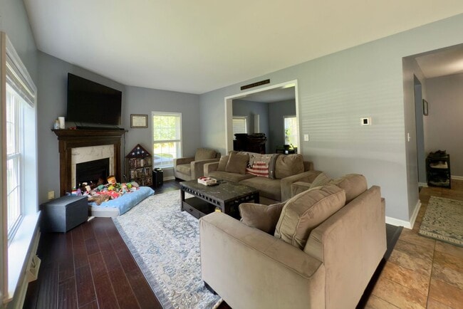 Building Photo - 864 Ridgemont Dr