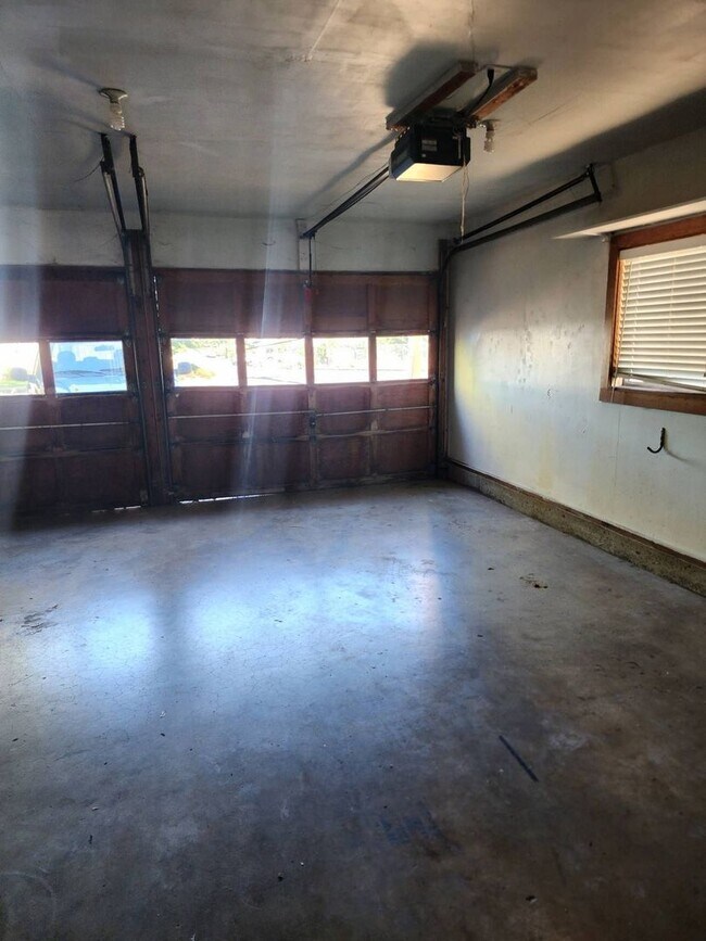 Building Photo - 1496 NW Almira St