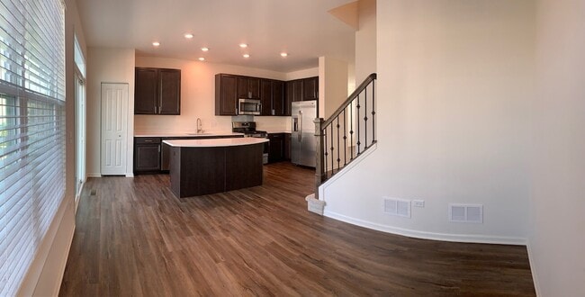 Building Photo - 285 Lakeshore Dr