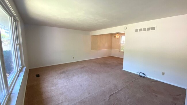 Building Photo - 1408 W Daytona Dr