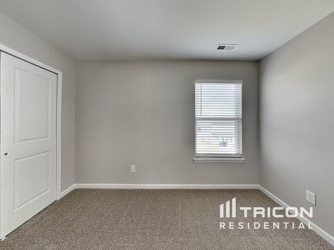 Building Photo - 143 Saye Pl