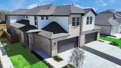Building Photo - 21019 Bay Vlg Dr