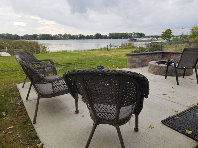 Building Photo - 36946 N Waterside Ln