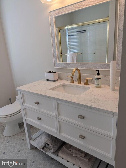 Building Photo - 295 Bay St