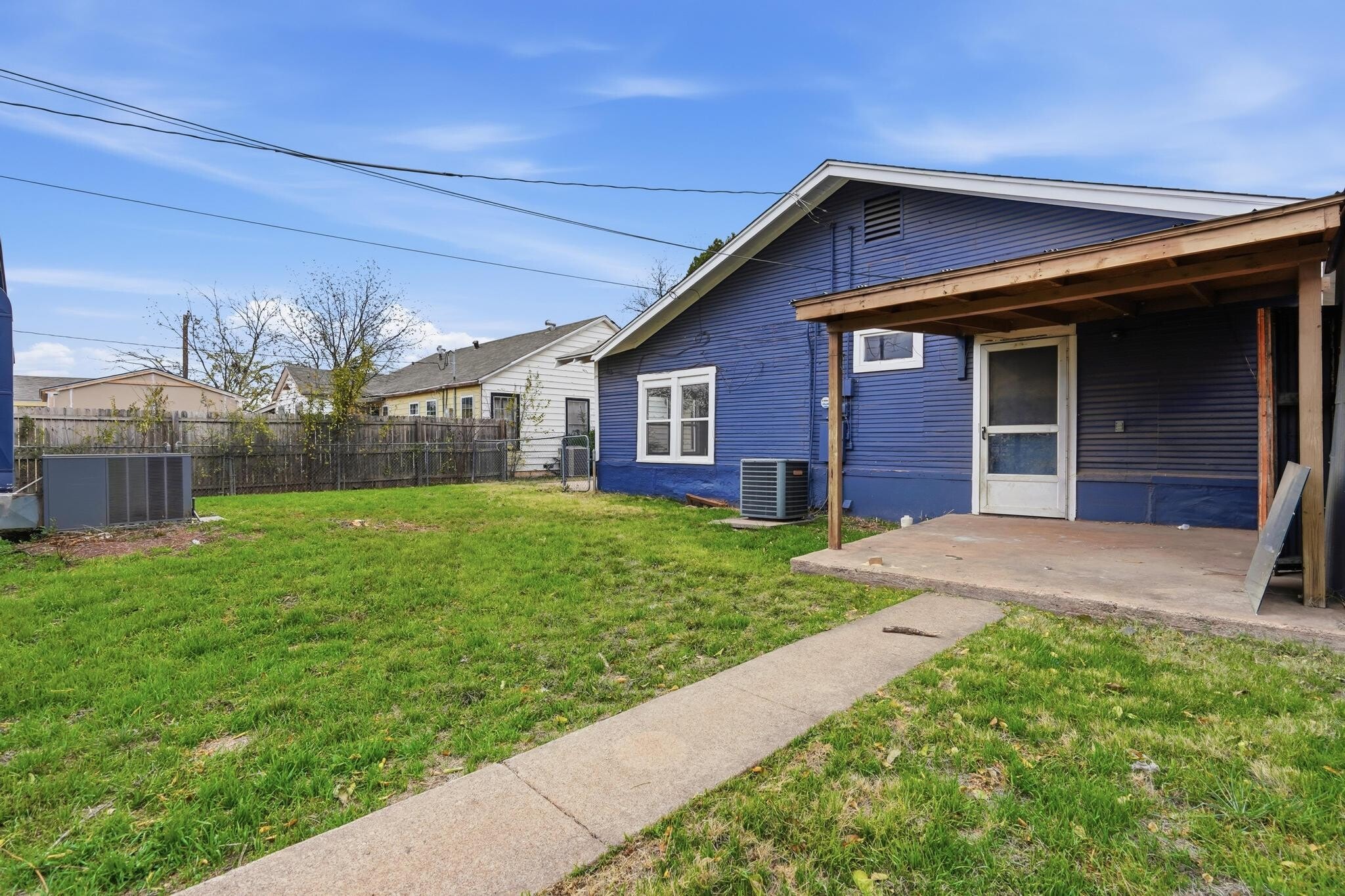 Building Photo - 1341 Hickory St