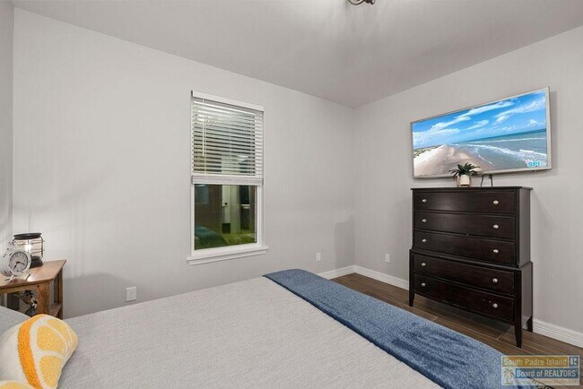 Building Photo - 124 Torrey Pines Dr