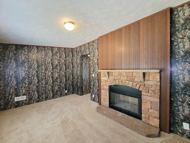 Building Photo - 10754 Lake Shore Dr