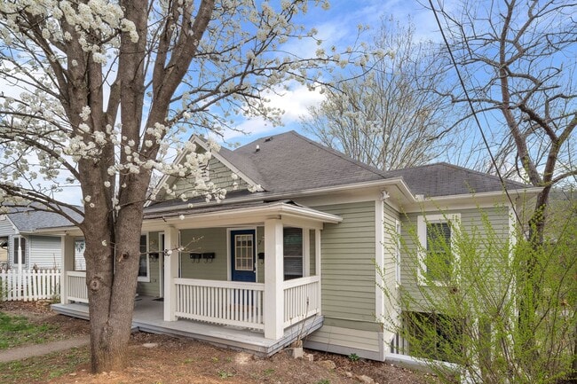 Building Photo - Updated Asheville Apartment