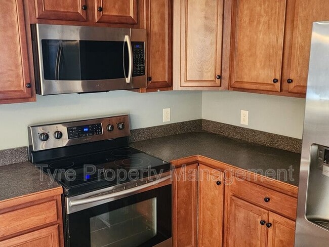 Building Photo - 320 S Square Dr