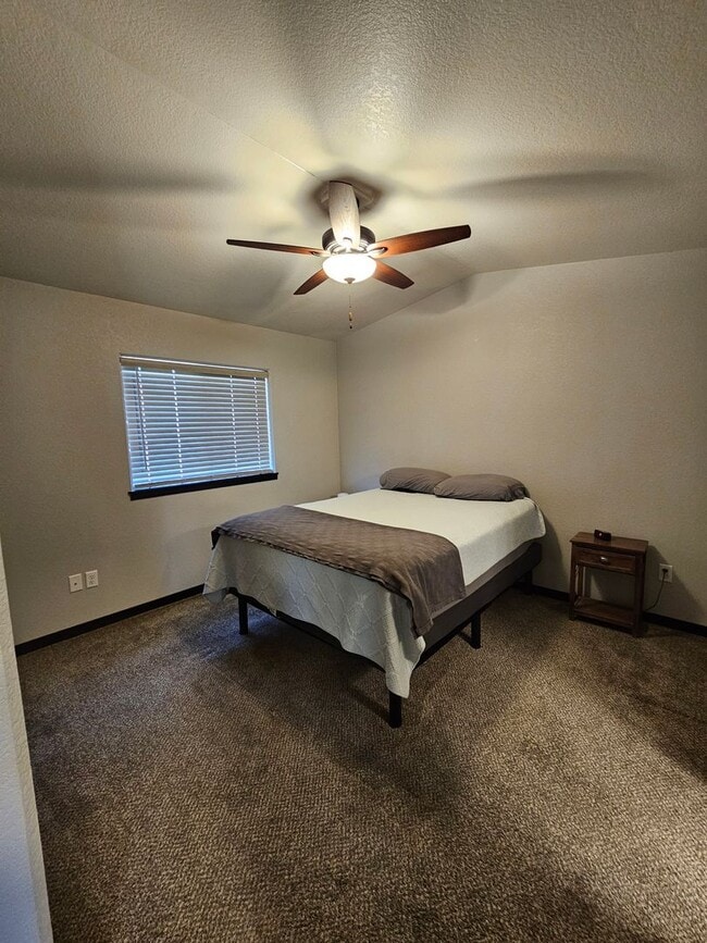 Building Photo - 4 BED | 2 BATH | DOUBLE GARAGE | RAPID VALLEY
