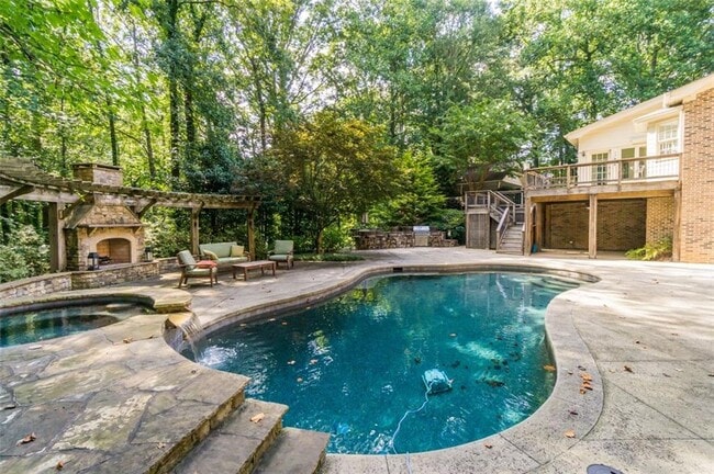 Building Photo - 565 River Chase Point