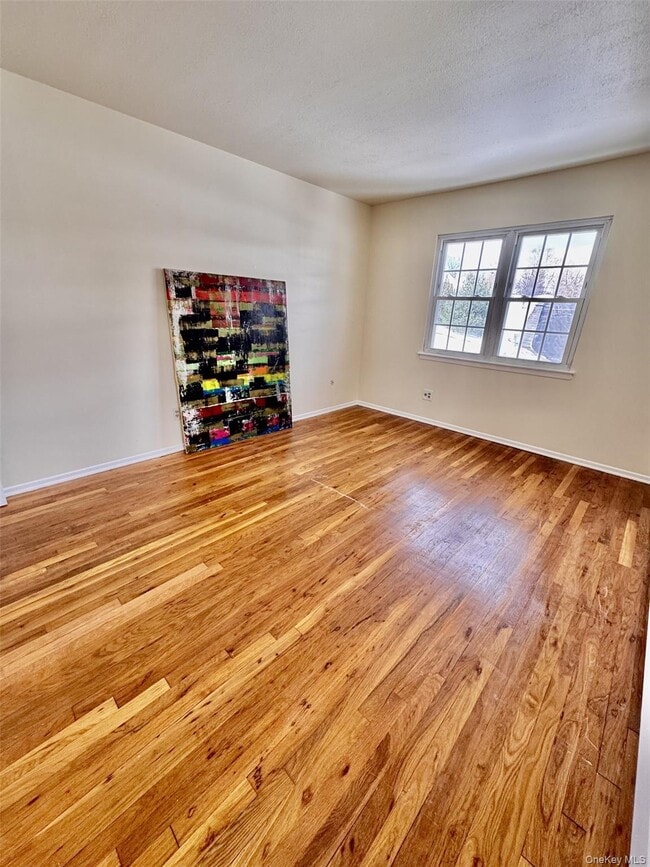 Building Photo - 7 Colonial Rd