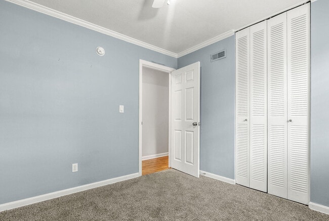 Building Photo - 2404 Silverbrook Ave