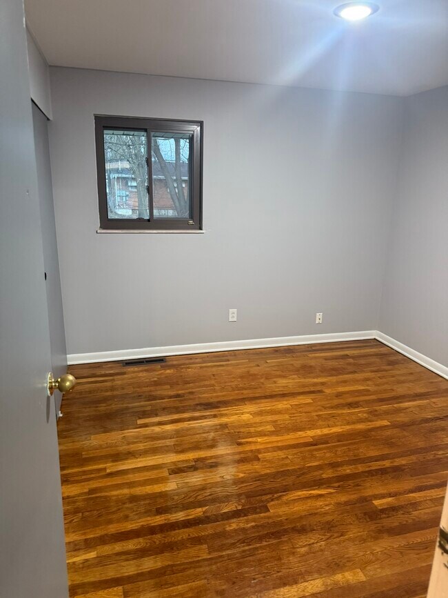 Building Photo - 1894 Pannell Ave