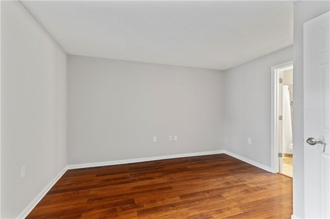 Building Photo - 640 Granville Ct