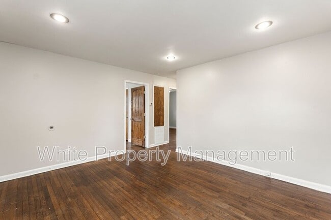 Building Photo - 2317 Julia Ave