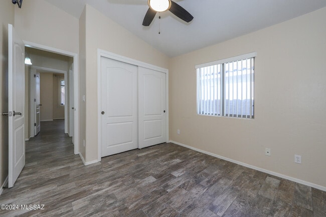Building Photo - 10457 E Oakbrook St