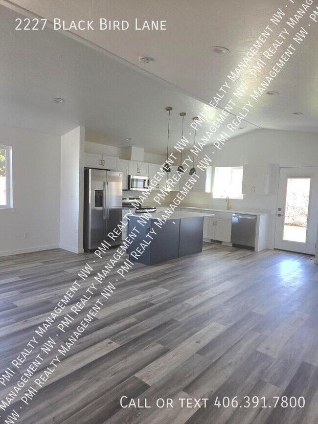 Building Photo - 2227 Black Bird Ln