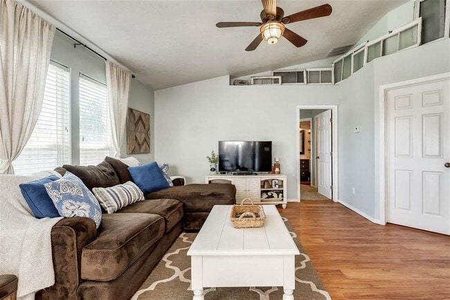 Building Photo - Cute Kuna home in the Farmhouse subdivision