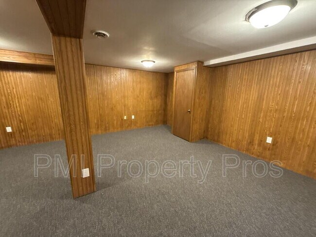 Building Photo - 8150 S 88th St