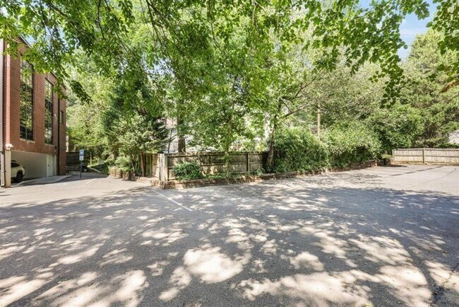 Building Photo - 1065 United Ave SE