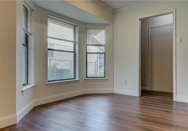 Building Photo - 1905 Moonlight Dr