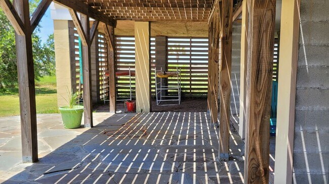 Building Photo - 255 Little Oak Island Dr