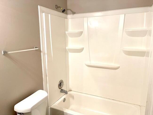 Building Photo - Welcome to this charming 2-bedroom, 2-bath...