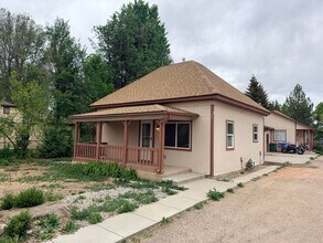 Building Photo - Updated 2-Bedroom Home with Oversized 1-Car Garage in Central Loveland
