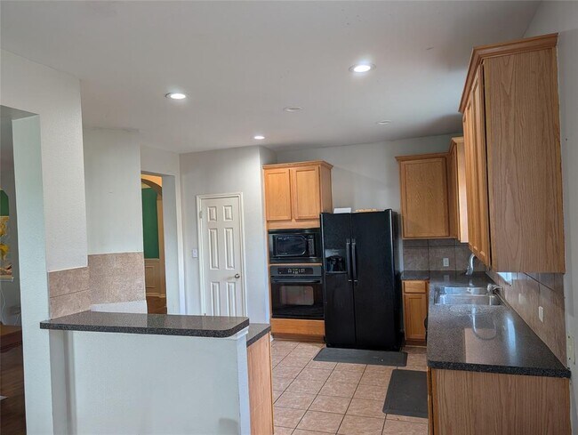 Building Photo - 370 Spring Dr