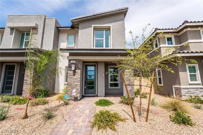 Primary Photo - 128 Kimberlite Dr