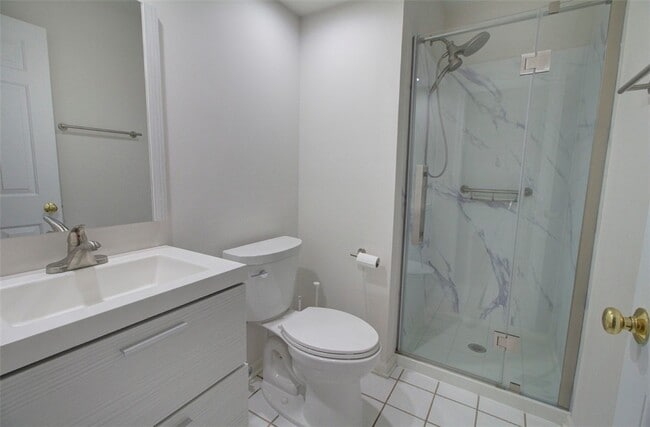 Building Photo - 245 Roseland Ln