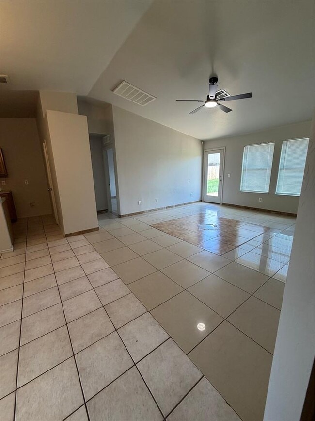 Building Photo - 2704 Fennel Rd