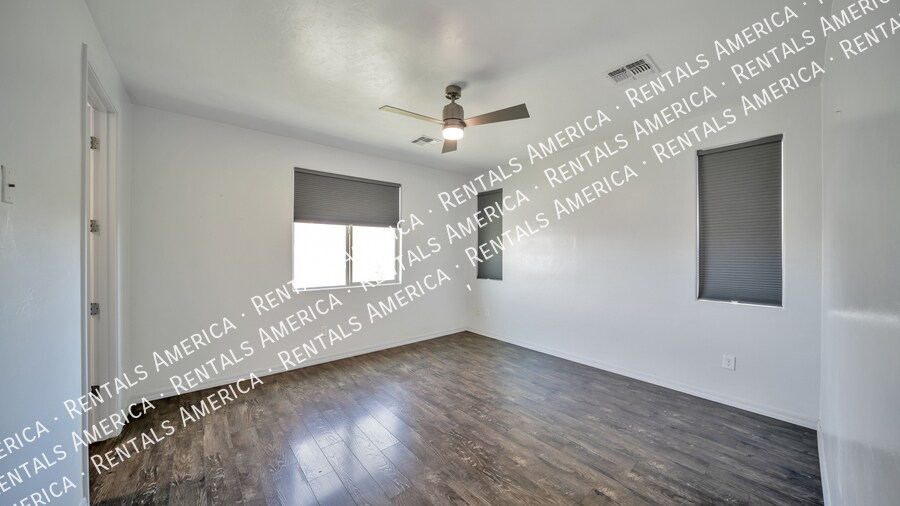 Building Photo - 319 E Desert Haven Pl