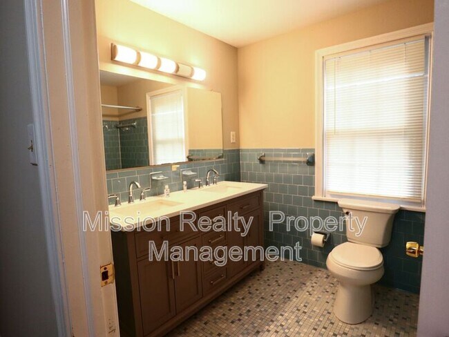 Building Photo - 1519 Chauncey Ln