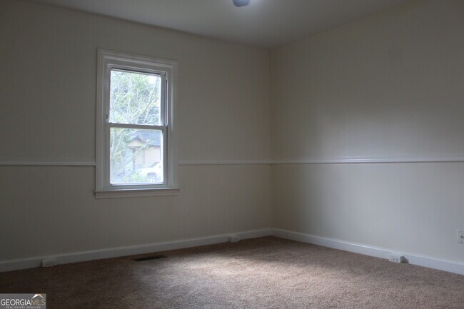 Building Photo - 1060 Cypress Dr