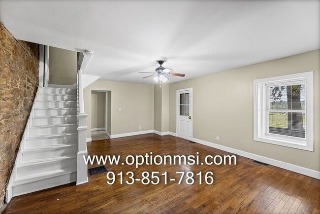 Building Photo - 15 Minutes out side Lawrence - MOVE IN READY!