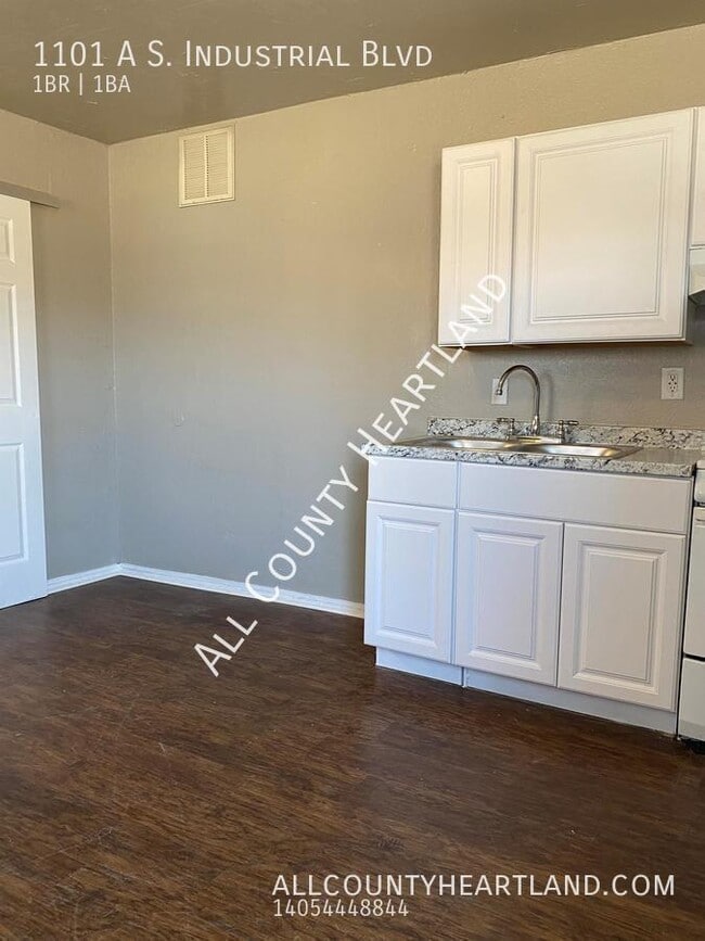 Building Photo - ALL BILLS PAID!