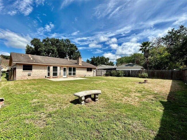 Building Photo - 1808 Sleepy Creek Way
