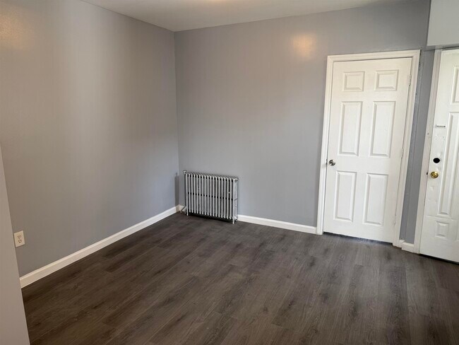 Building Photo - 419 4th St