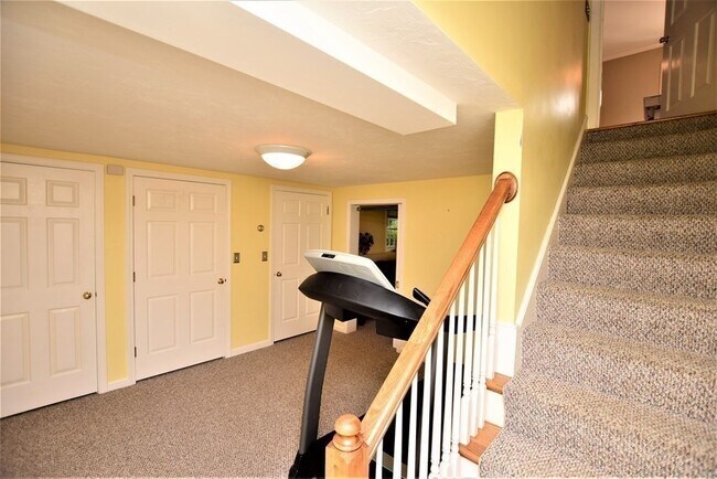 Building Photo - 398 Davis St