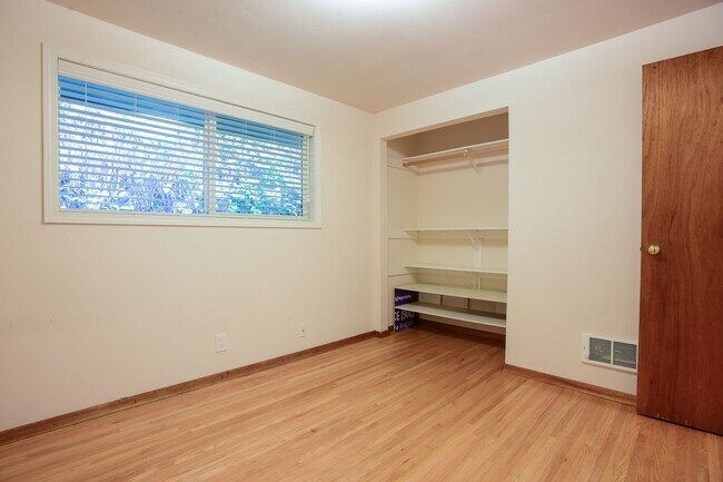 Building Photo - Beautiful 4 bedroom plus office home in Ballard