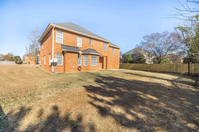 Building Photo - 104 Rosales Dr