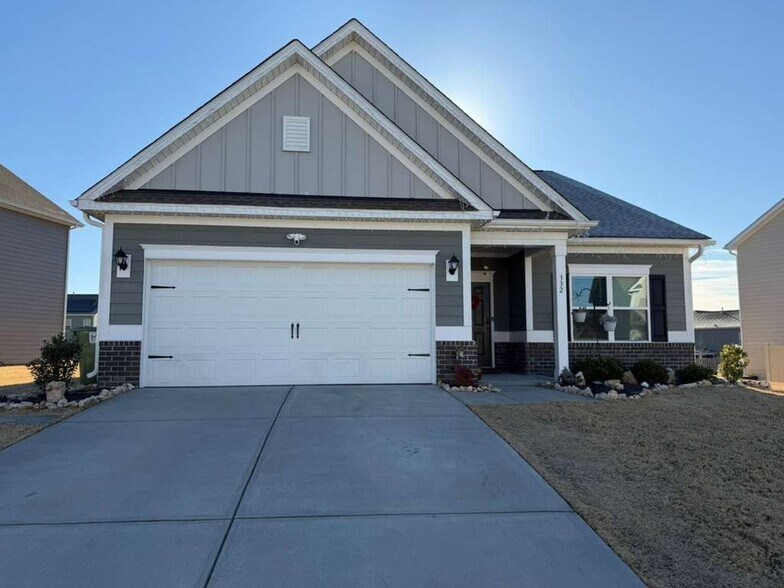 Building Photo - 332 Ox Bow Cir