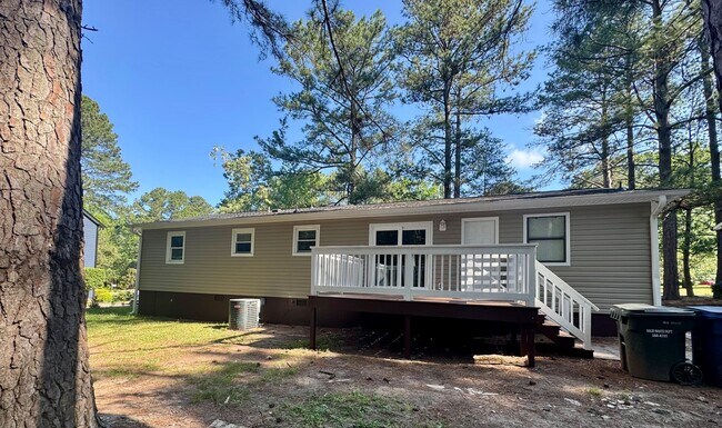 Building Photo - Gorgeous 3 bedroom home recently upgraded
